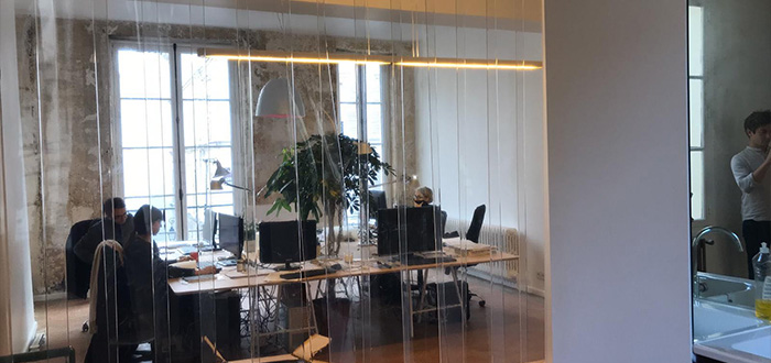rideau à lanières dans des bureaux professionnels